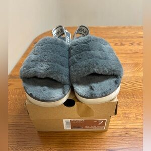 Kookaburra by Ugg Gray Slippers